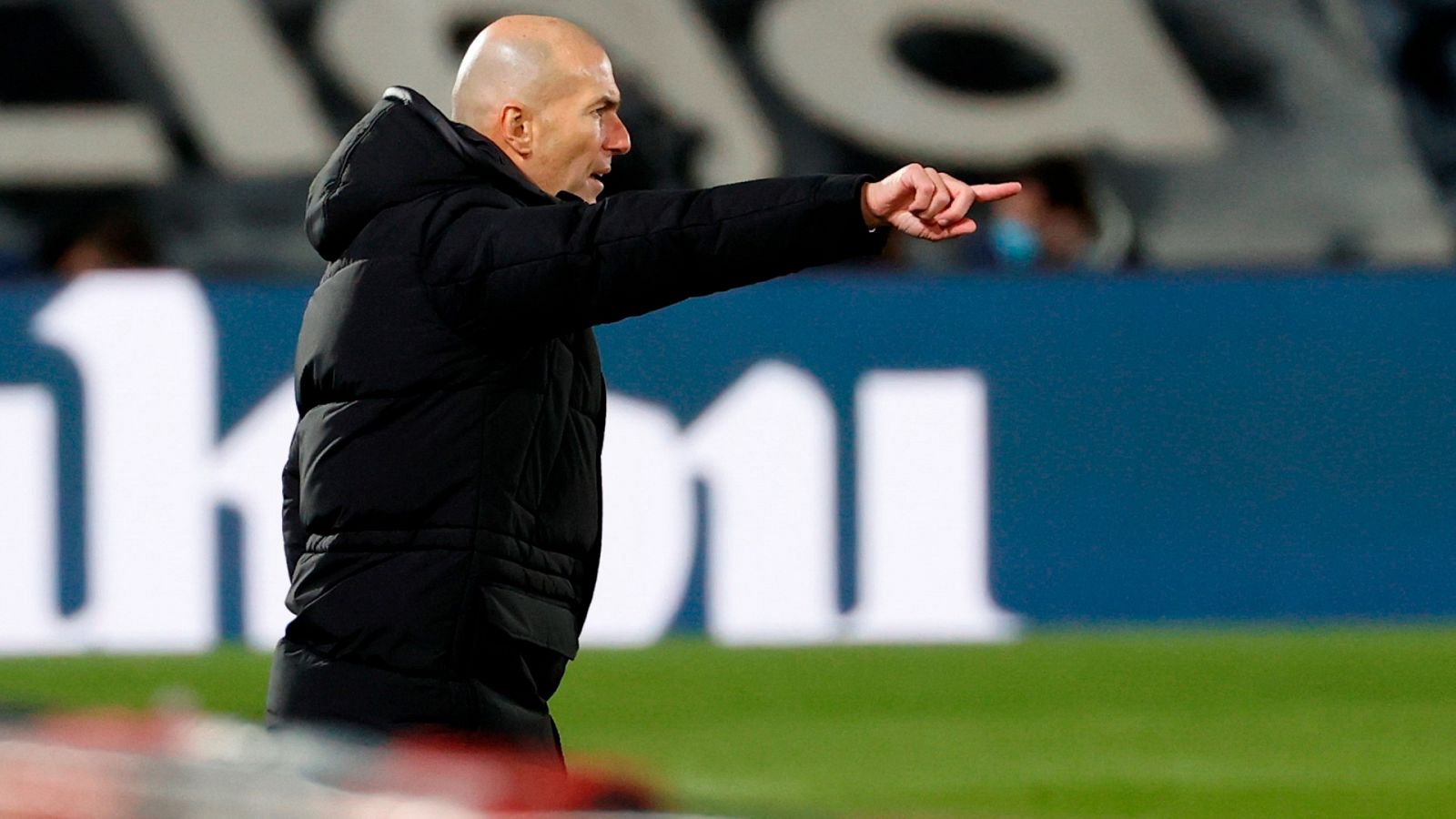 El técnico del Real Madrid, Zinedine Zidane, durante un partido