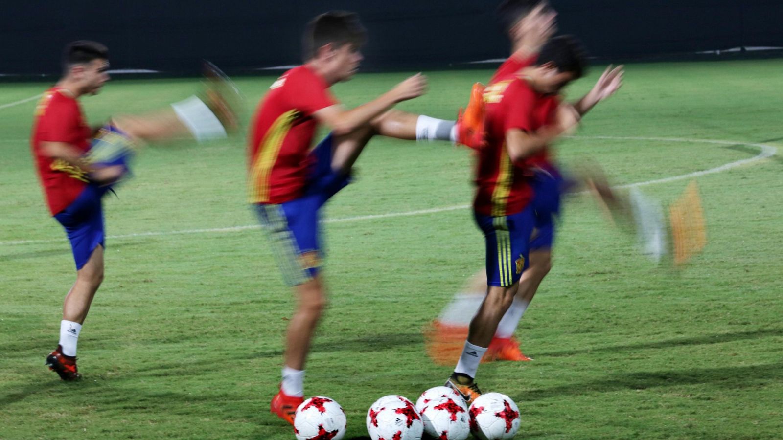 Varios jugadores de la selección española sub-17 de fútbol