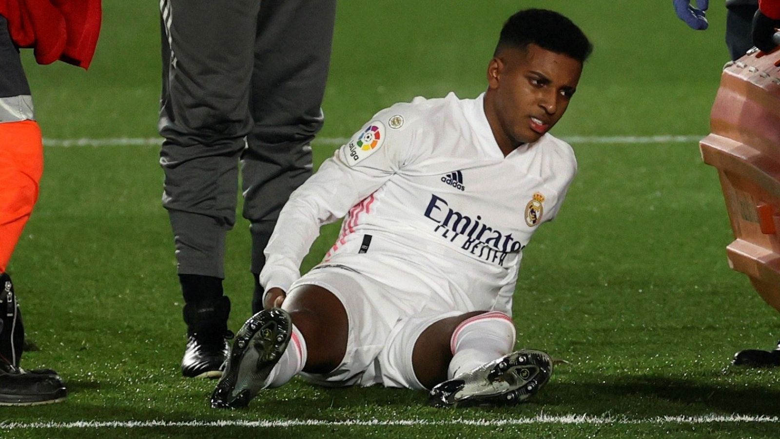 El jugador del Real Madrid, Rodrygo Goes, se lesionó durante el encuentro ante el Granada