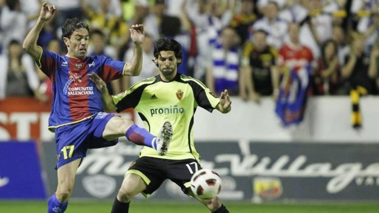 Javi Venta y Lafita, en el partido Levante-Zaragoza de 2011.