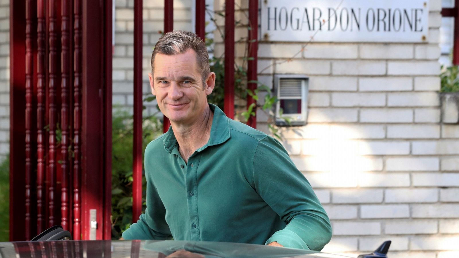 Iñaki Urdangarin llega al Hogar Don Orione, en Pozuelo de Alarcón, para pasar la jornada como voluntario