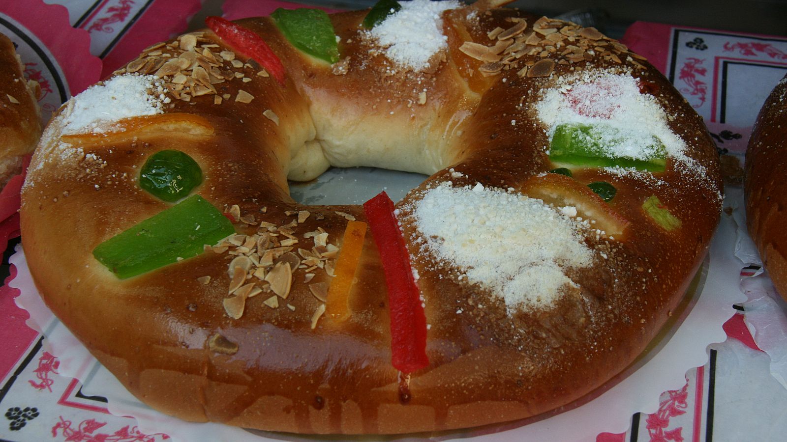 Roscón de Reyes relleno de nata
