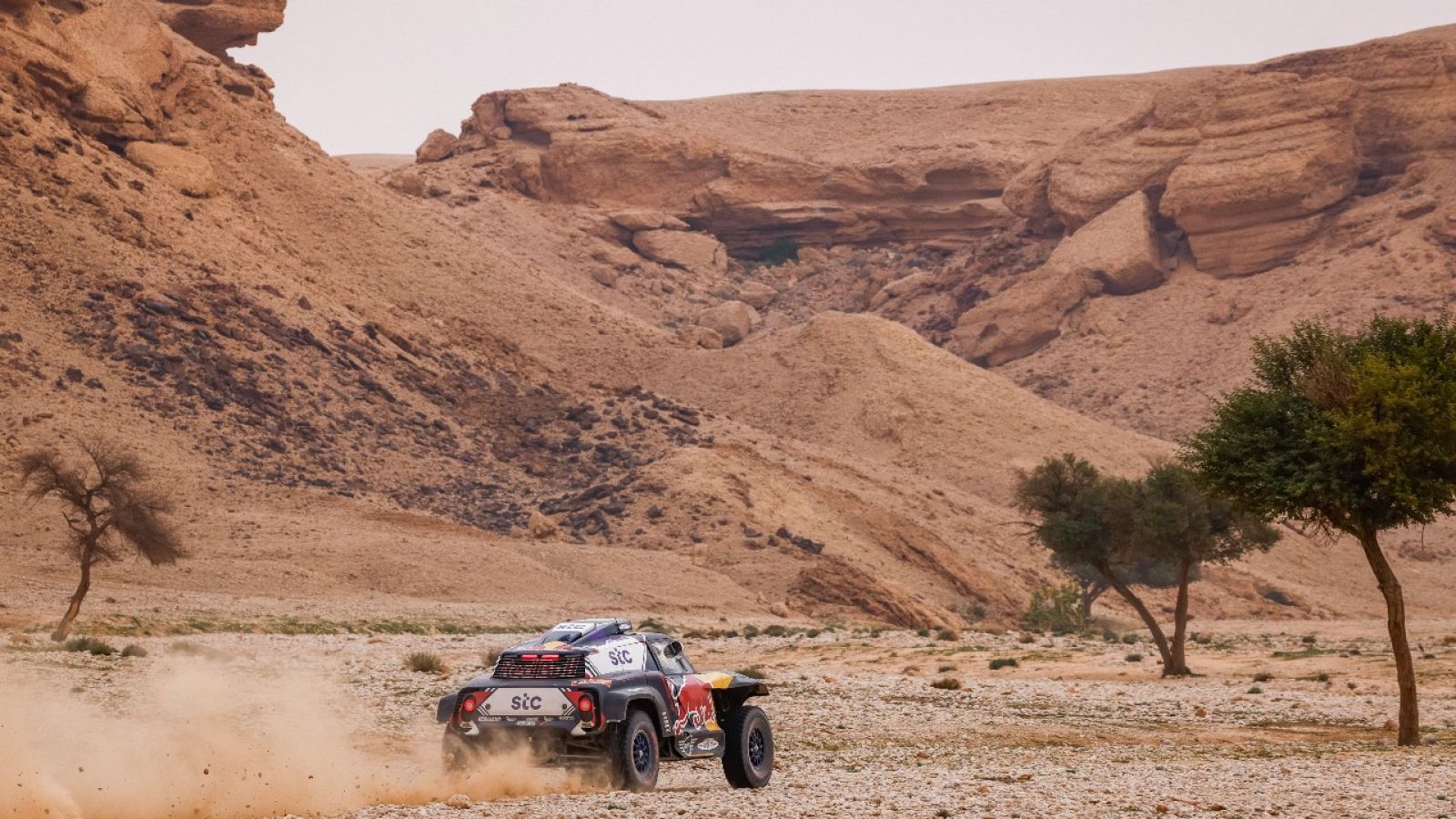 Carlos Sainz durante el Dakar 2021.