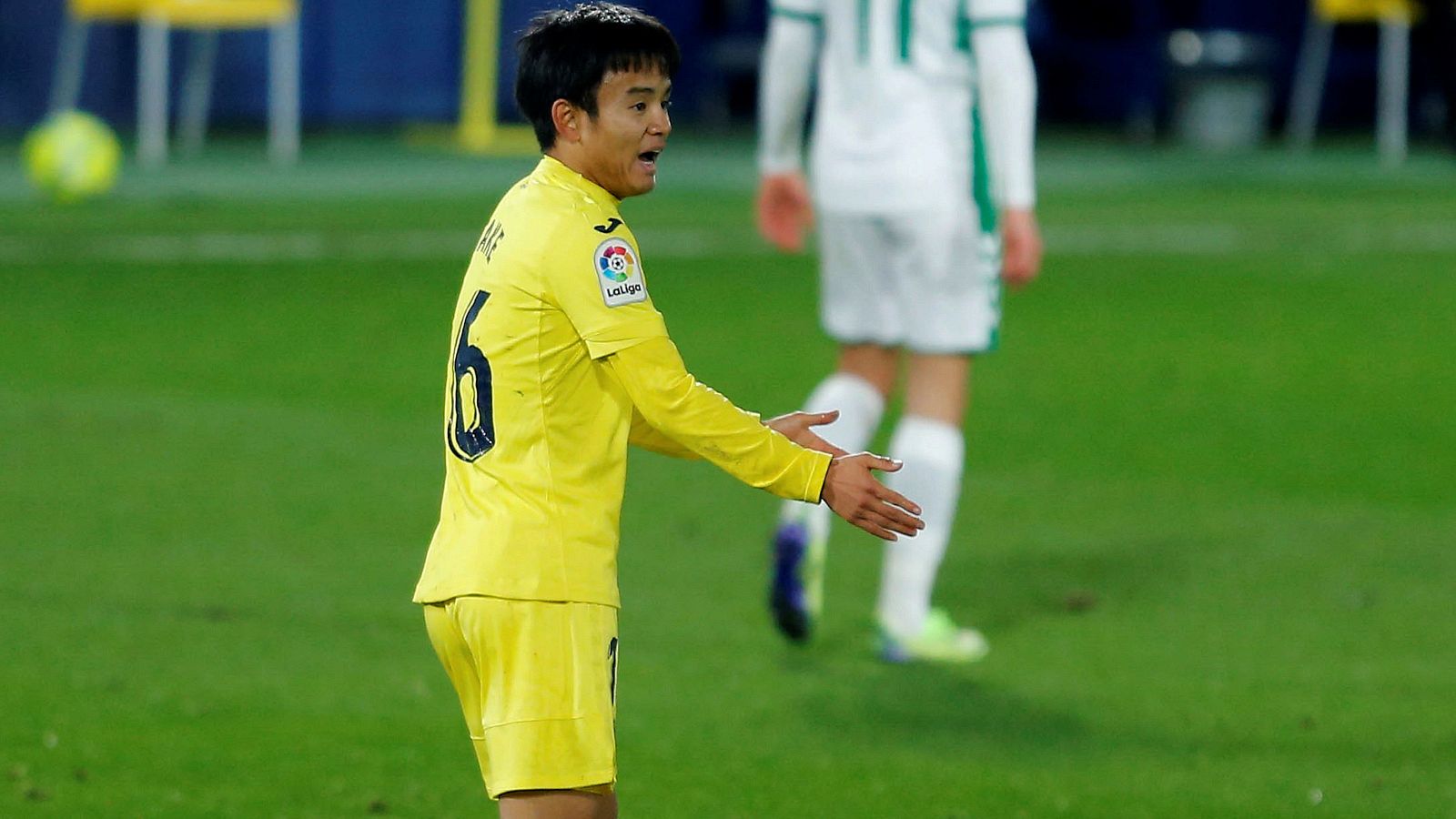 El centrocampista japonés del Villarreal Takefusa Kubo, durante el partido de Liga  ante el Elche