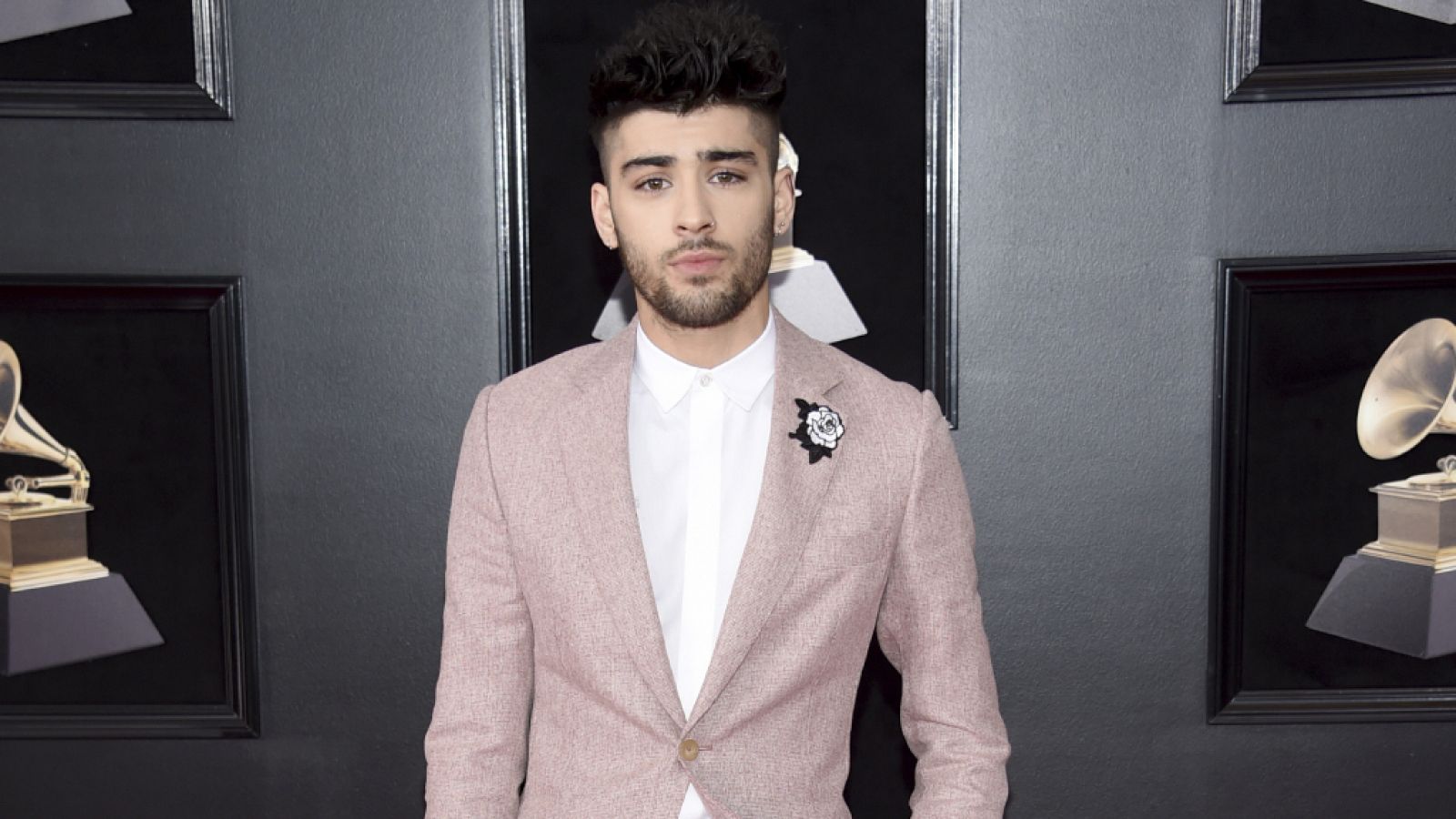 Zayn Malik celebra su cumpleaños publicando el primer adelanto de su álbum