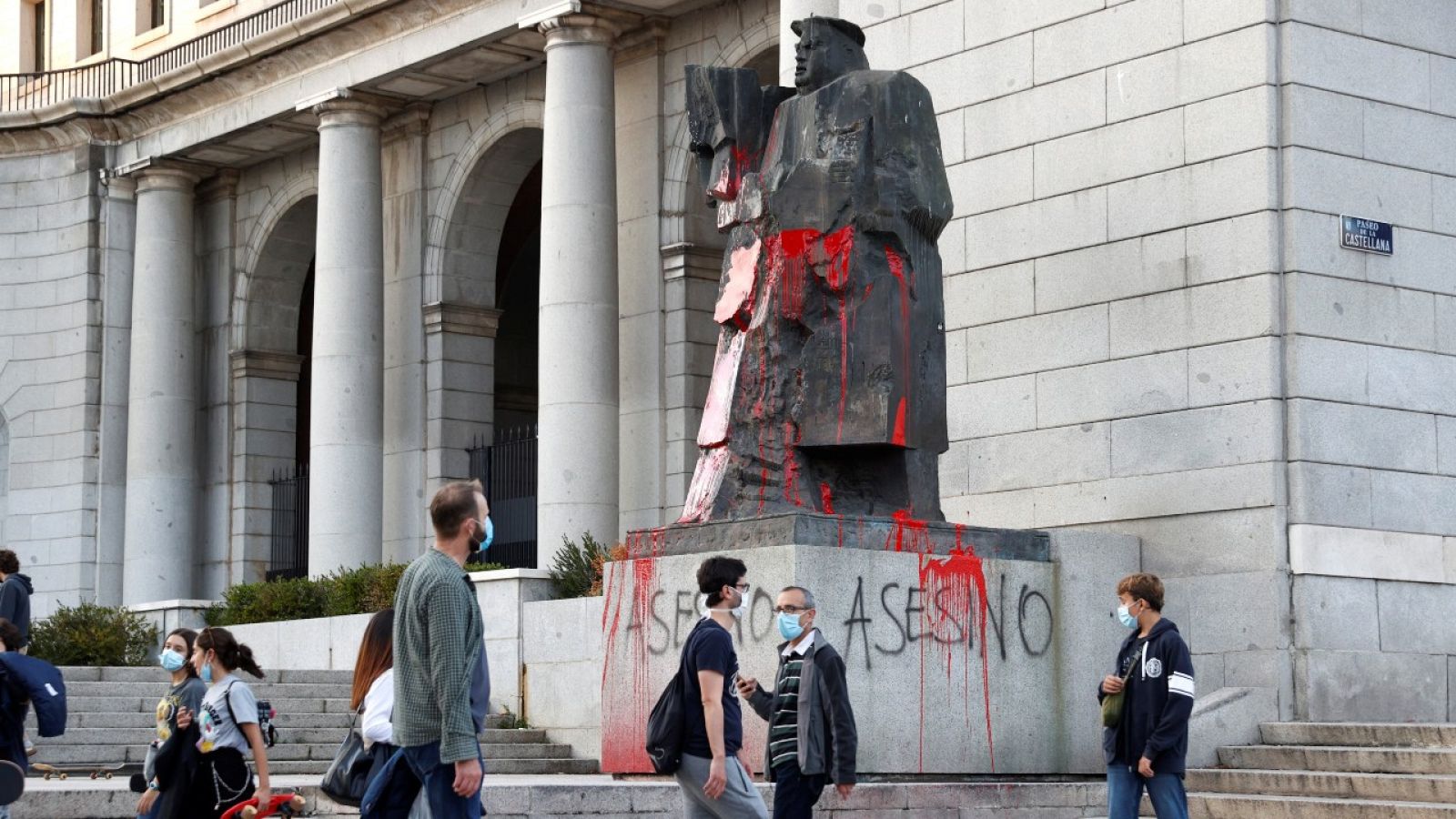 Estatua de Indalecio Prieto en Madrid, dañada tras un ataque en noviembre