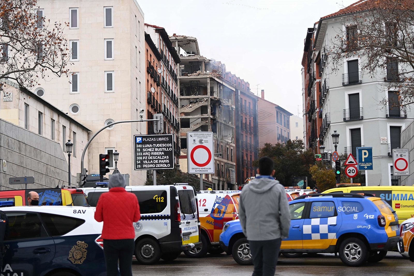 Los servicios de emergencia llegan al lugar de la explosión