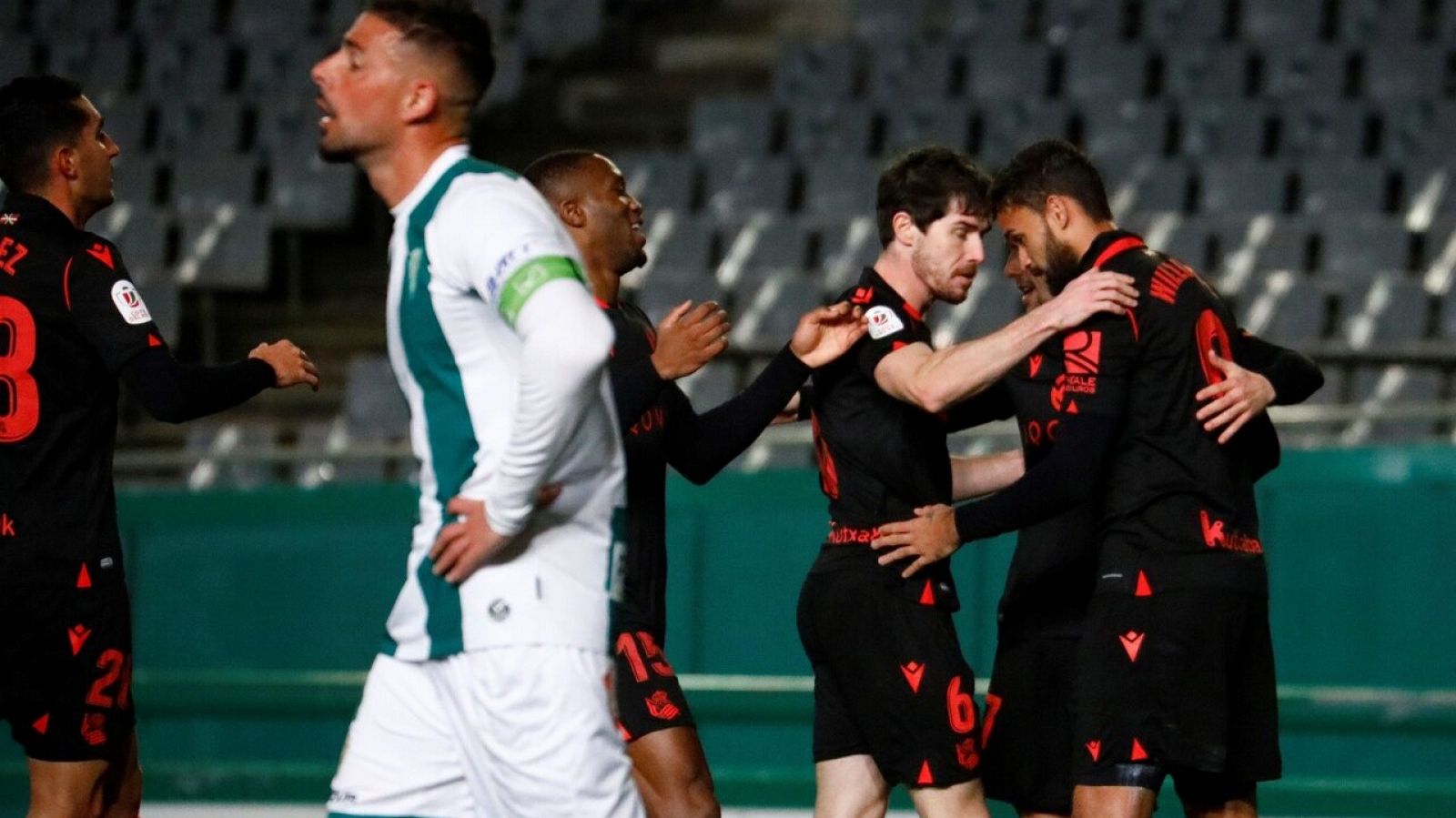 Willian José celebra uno de sus goles ante el Córdoba para la Real.