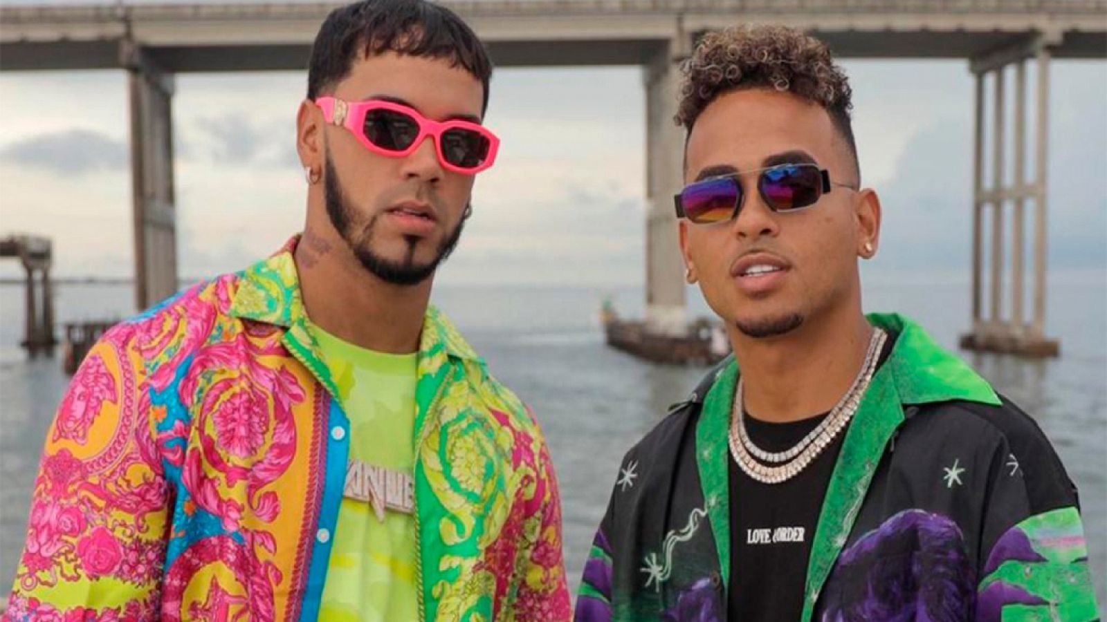 Anuel AA y Ozuna desvelan el 'making of' de "Los Dioses" en su nuevo documental