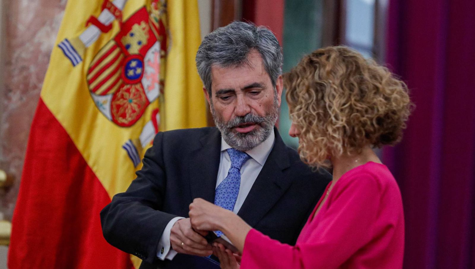 El presidente del CGPJ, Carlos Lesmes, junto a la presidenta del Congreso, Meritxell Batet, en una imagen de archivo