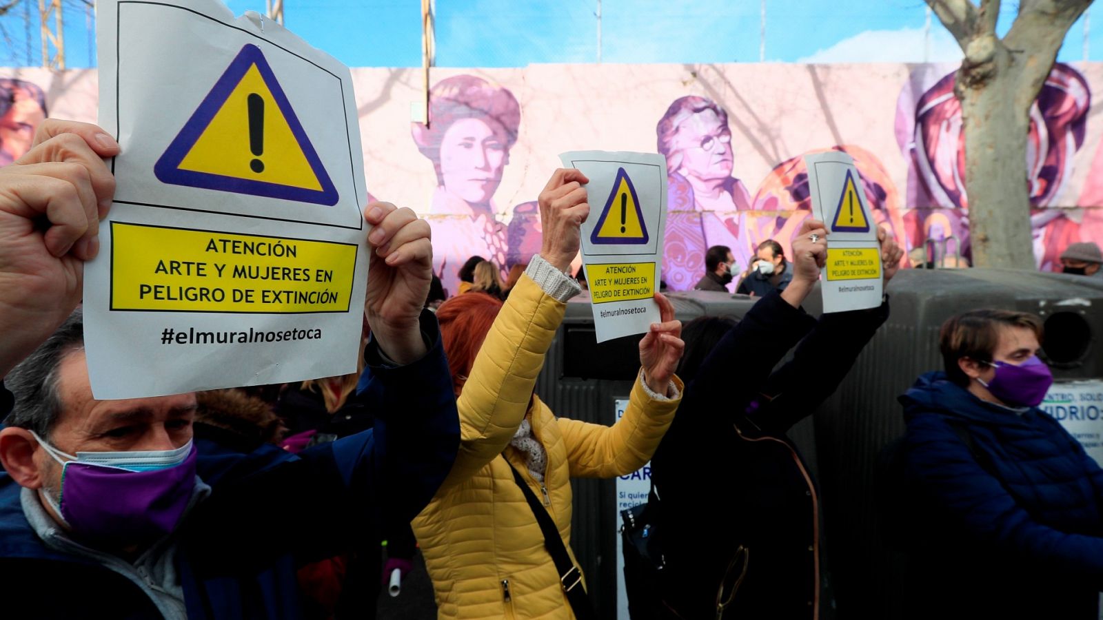 Un barrio de Madrid unido para reclamar que el mural feminista "no se toca"