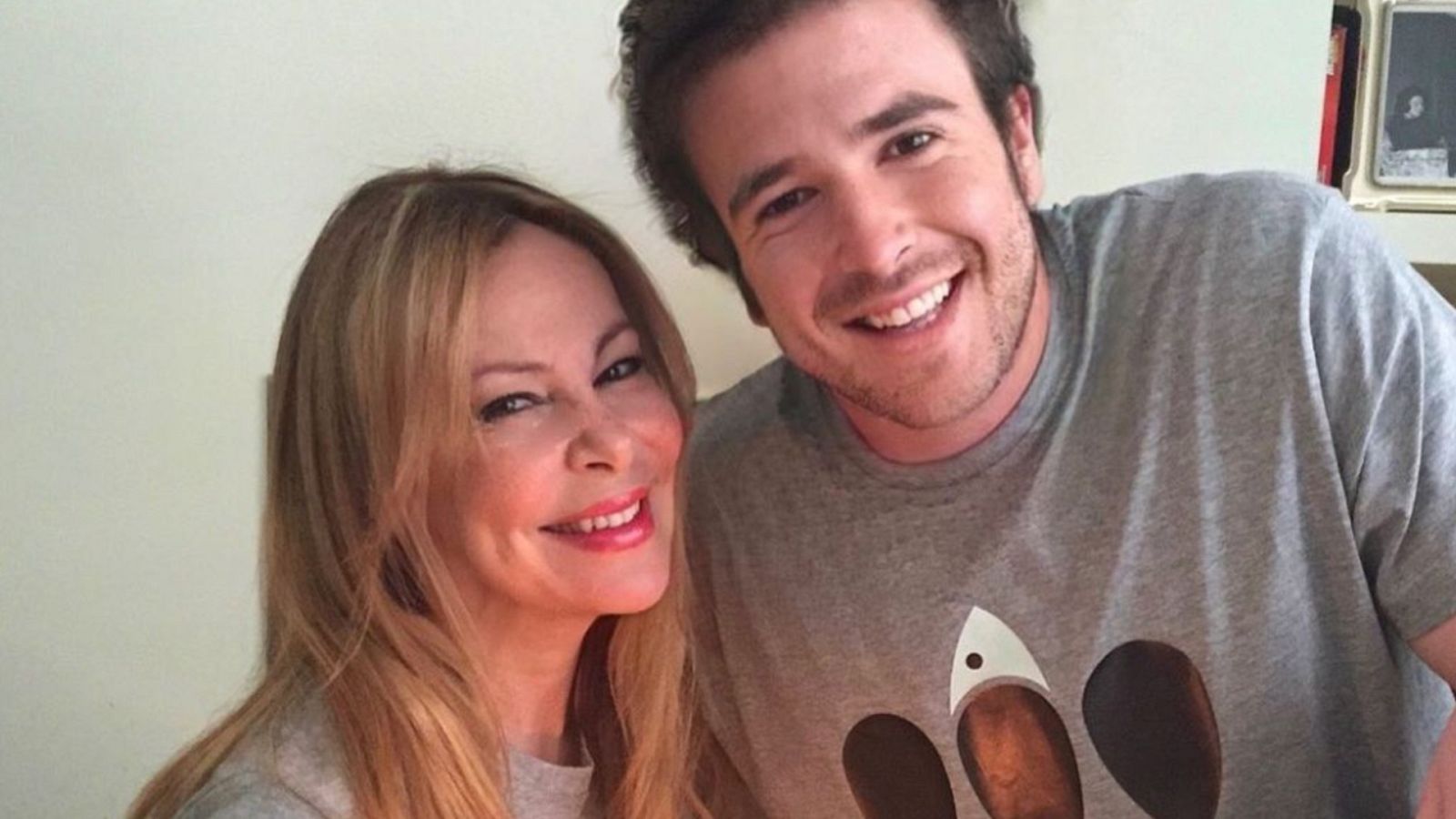 Ana Obregón con su hijo Álex en el primer aniversario de su empresa, fundada el día de su cumpleaños