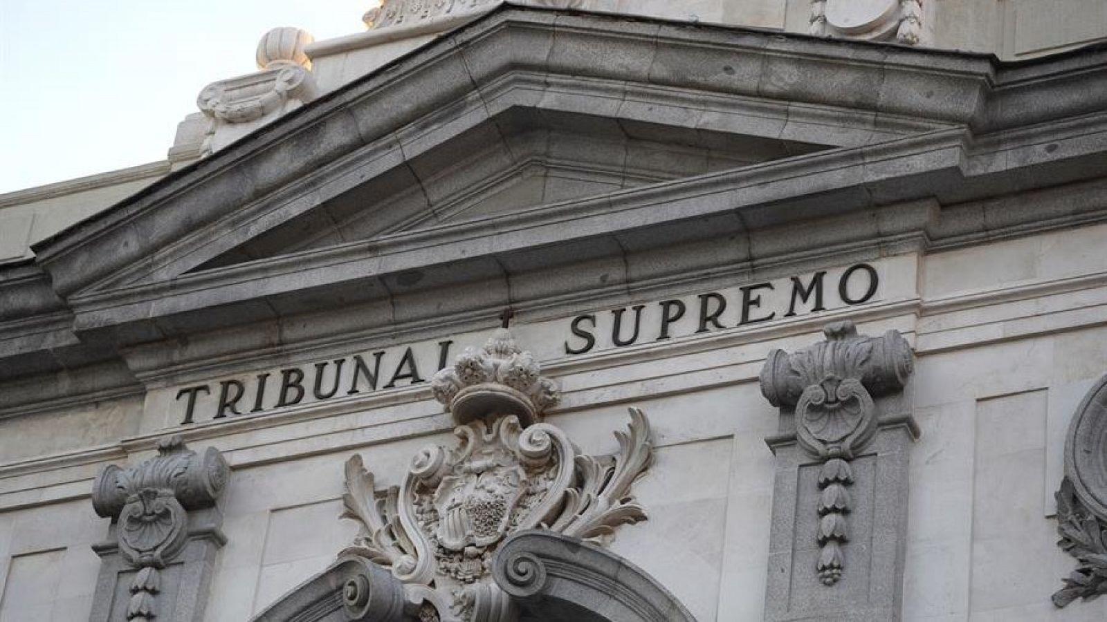 Detalle de la fachada del Tribunal Supremo