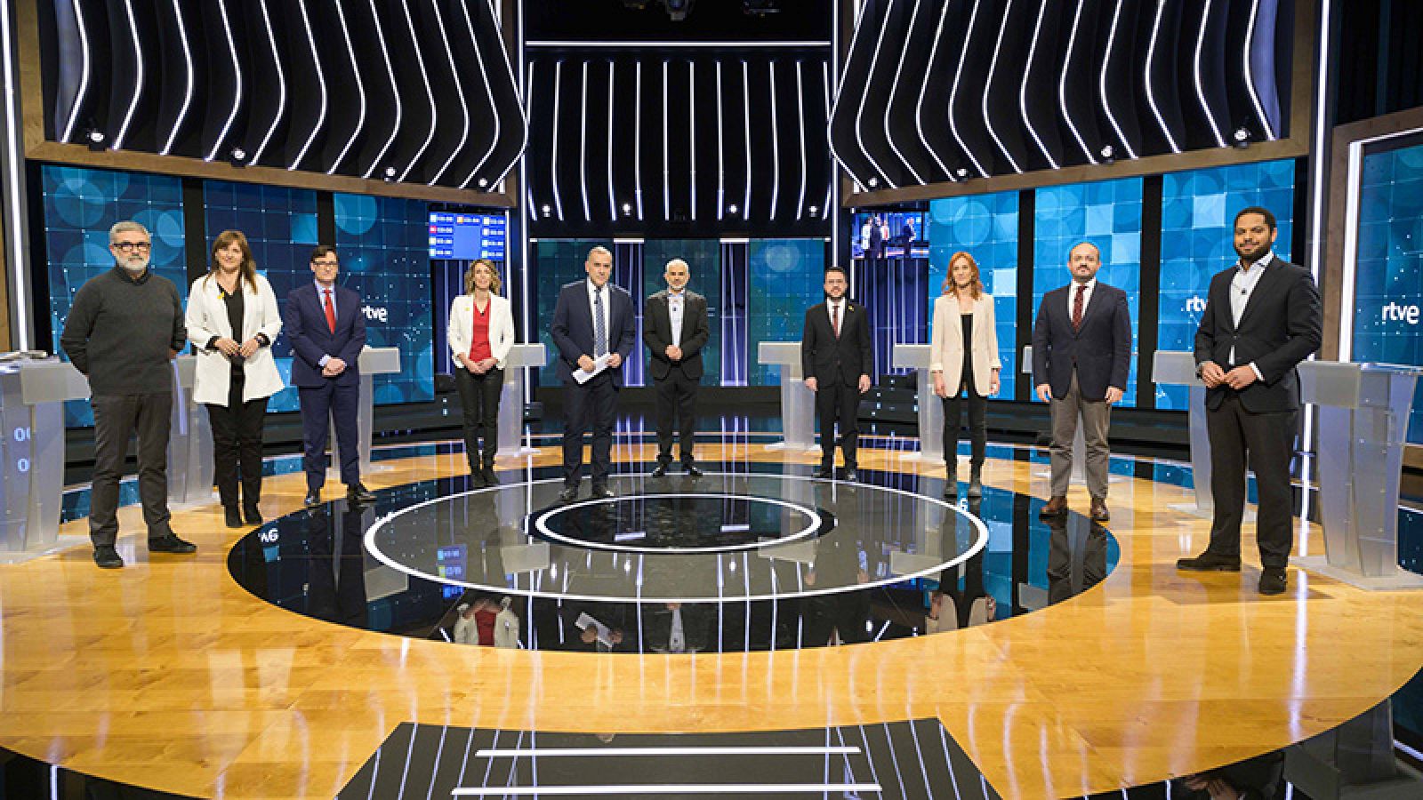 Xabier Fortes y los candidatos, en el debate de RTVE