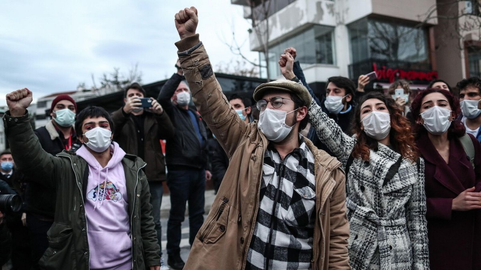 Estudiantes de la Universidad de Bogazici protestando contra el gobierno