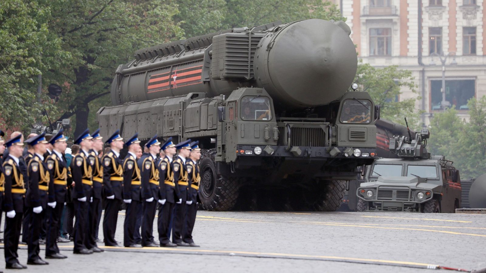 Imagen de archivo: lanzaderas de misiles balísticos intercontinentales RS-24 Yars, en un desfile en Moscú. Efe/Yuri Kochetkov. 