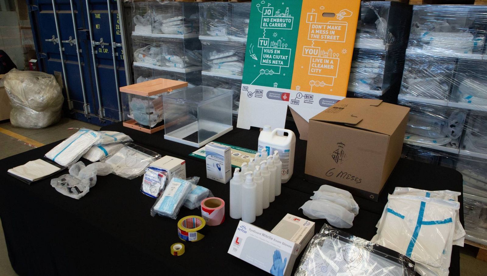 Detalle de uno de los kits electorales para las elecciones catalanas del 14F