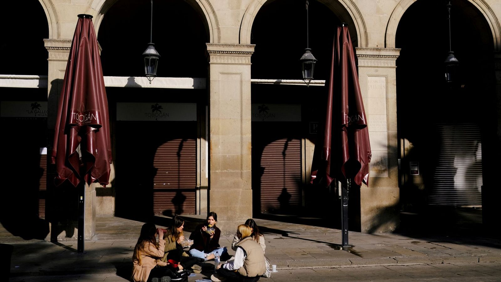 Cataluña ha flexibilizado restricciones en plena campaña electoral.