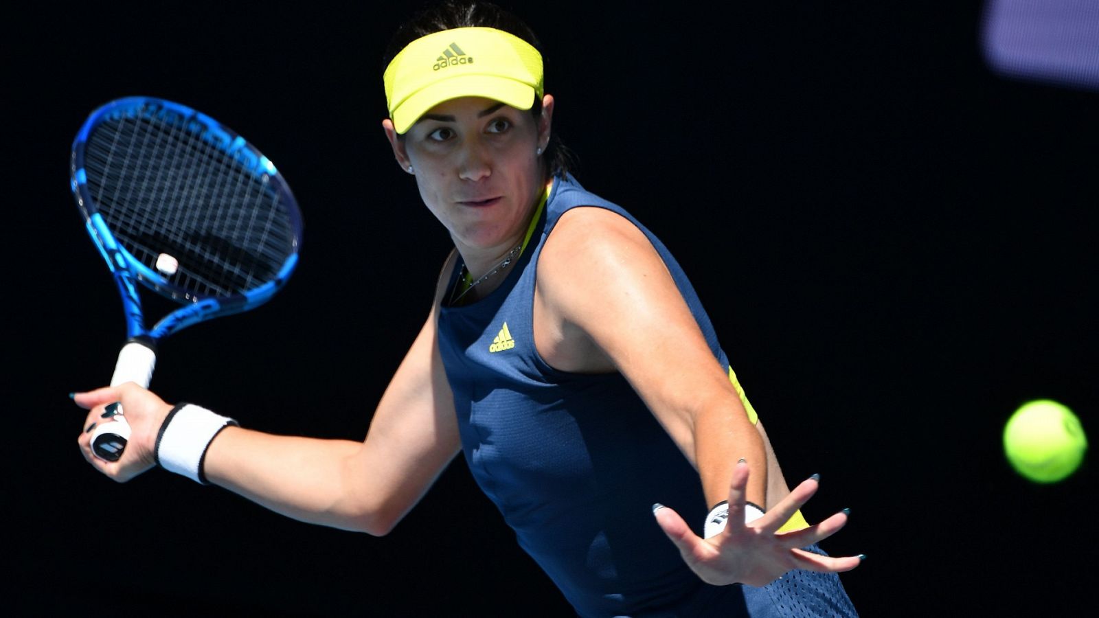 Muguruza devuelve la pelota a Gasparyan en su debut en Melbourne