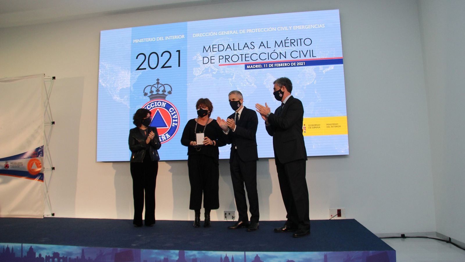 María Escario recogiendo la medalla