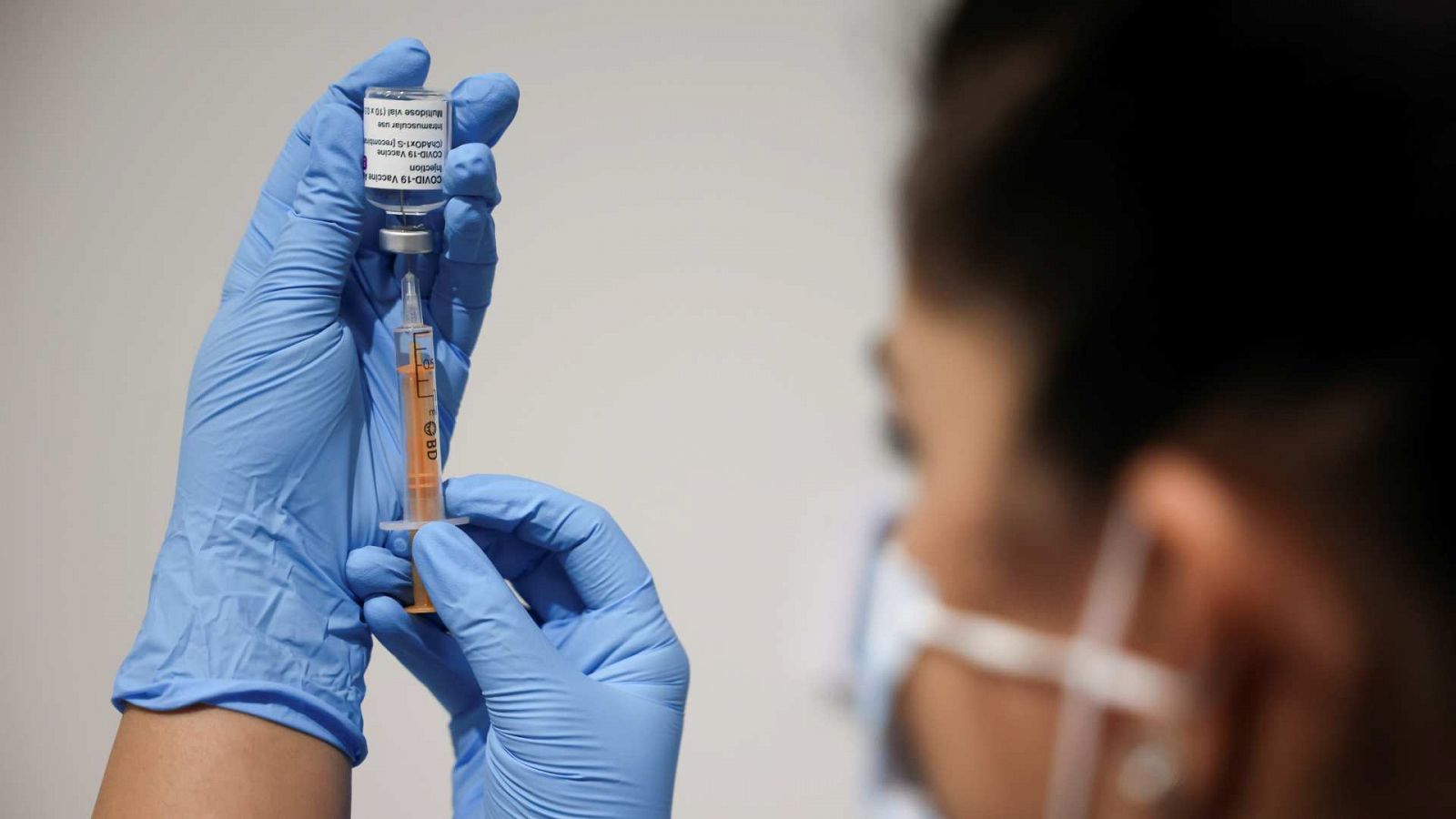 España abordará las siguientes fases de vacunación por tramos de edad