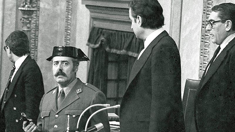 Imagen tomada por Manuel Hernández de León en la que Tejero mira a los ojos al autor de la fotografía.