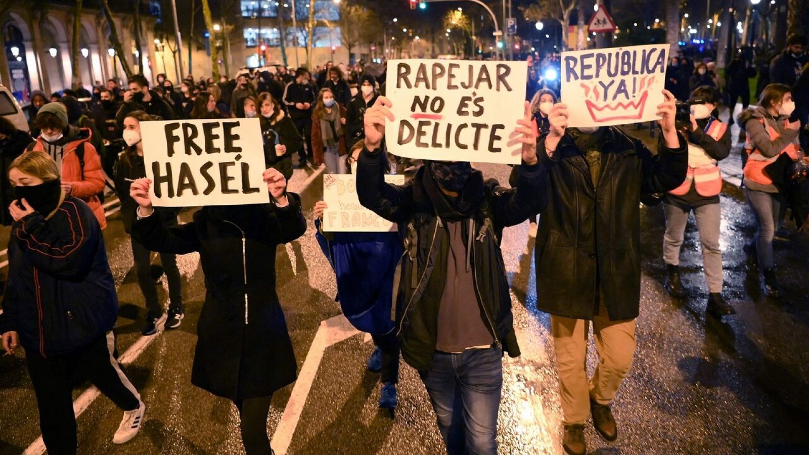 Séptima noche de protestas en Barcelona en contra del encarcelamiento del rapero Pablo Hasel