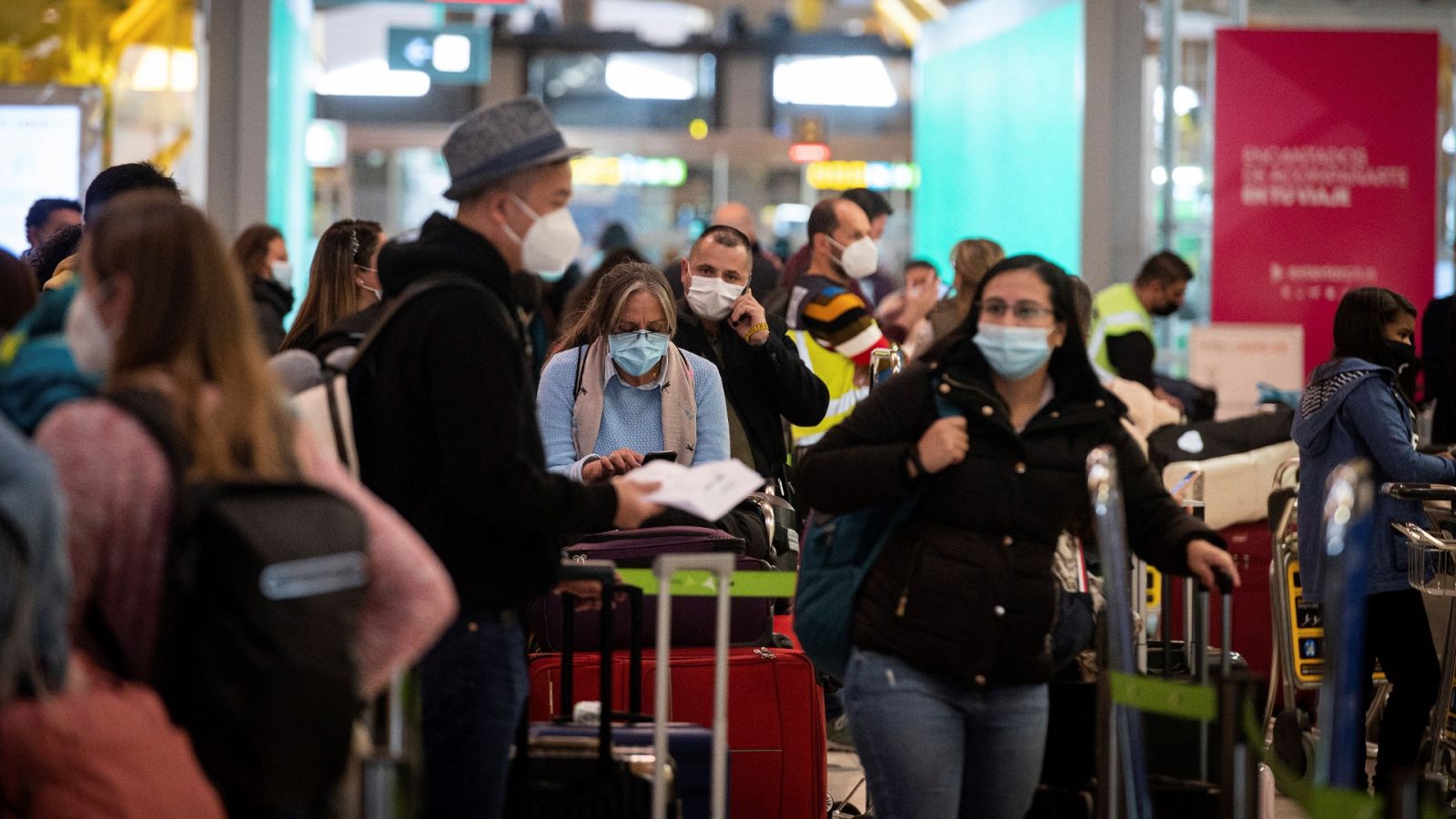 Pasajeros en la terminal 4 de Barajas