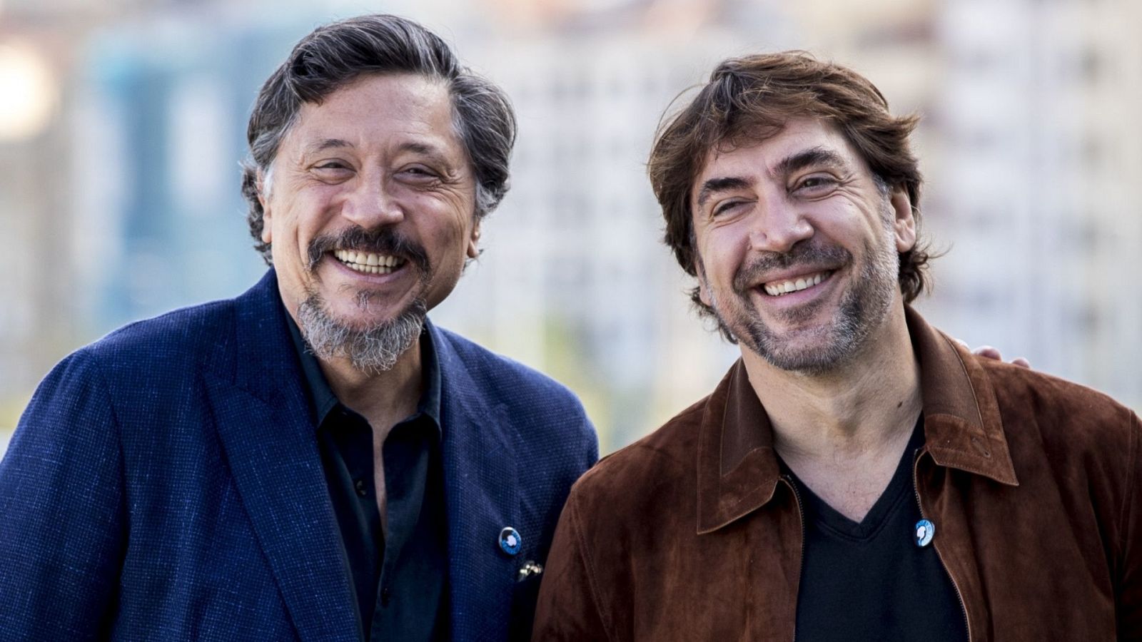 Carlos Bardem felicita a su hermano Javier con una foto de su infancia: así han cambiado los hermanos Bardem