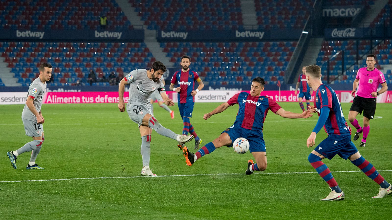 Imagen correspondiente al Levante - Athletic, en partido de liga.