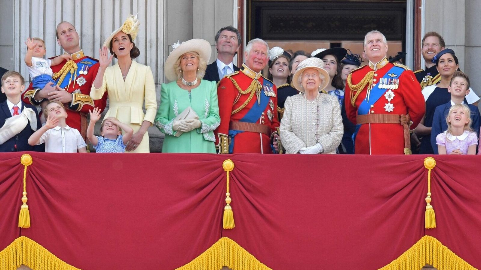 La familia real británica durante el desfile de la  Real Fuerza Aérea el 8 de junio de 2019.