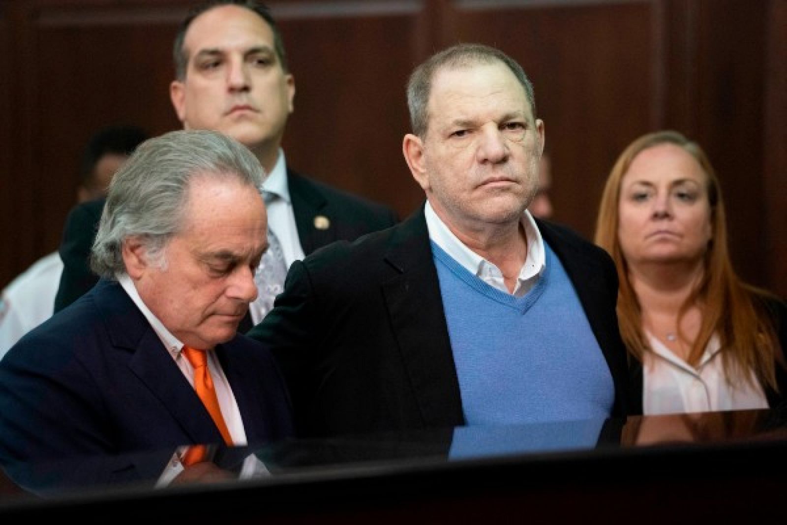 Weinstein junto a su abogado en el juicio por cargos de acoso sexual en Nueva York