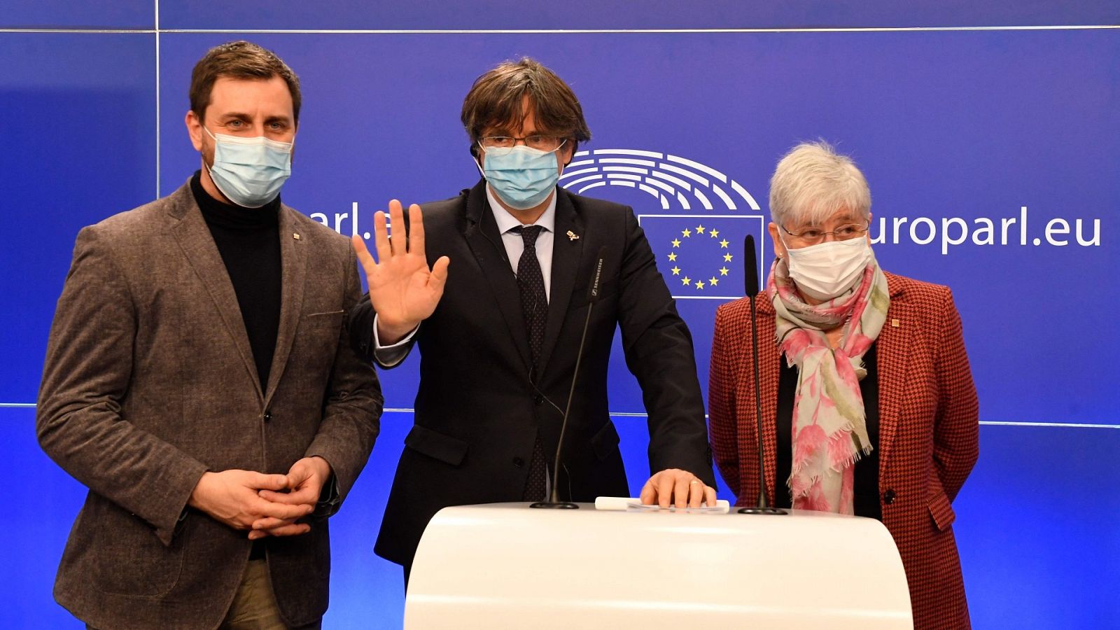 Carles Puigdemont, Antoni Comín y Clara Ponsantí, en el Parlamento Europeo