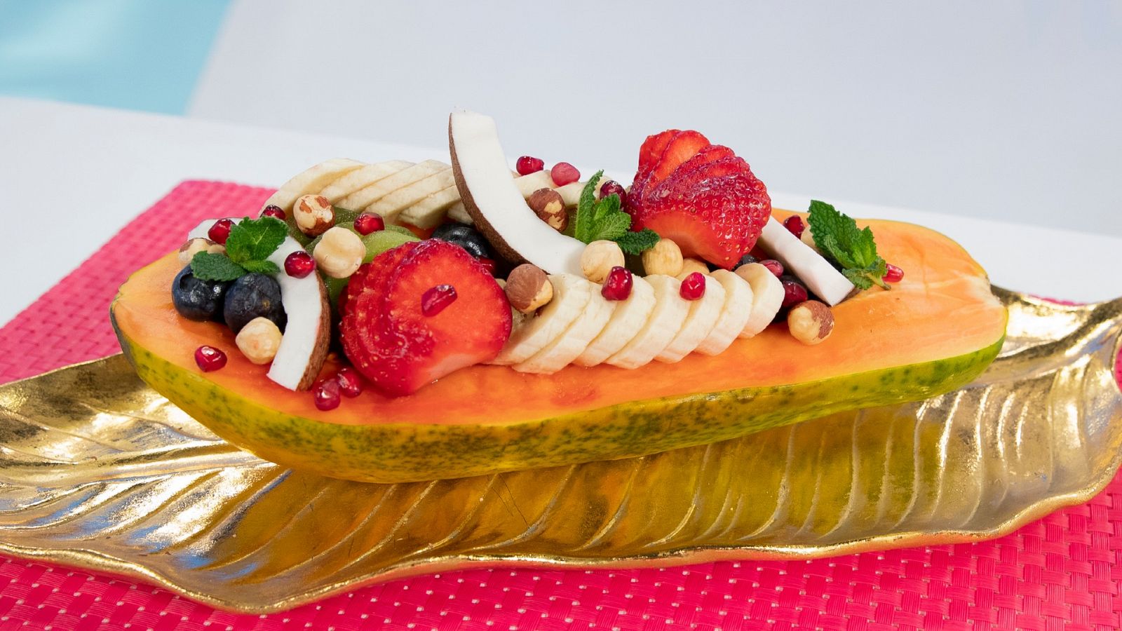 Ensalada de papaya, menta y frutos secos