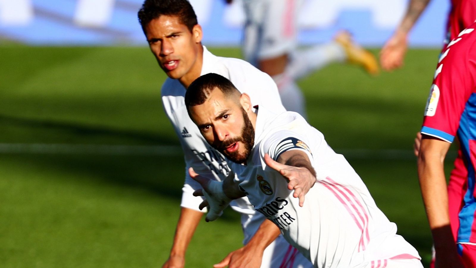 Benzema, celebra el gol ante el Elche