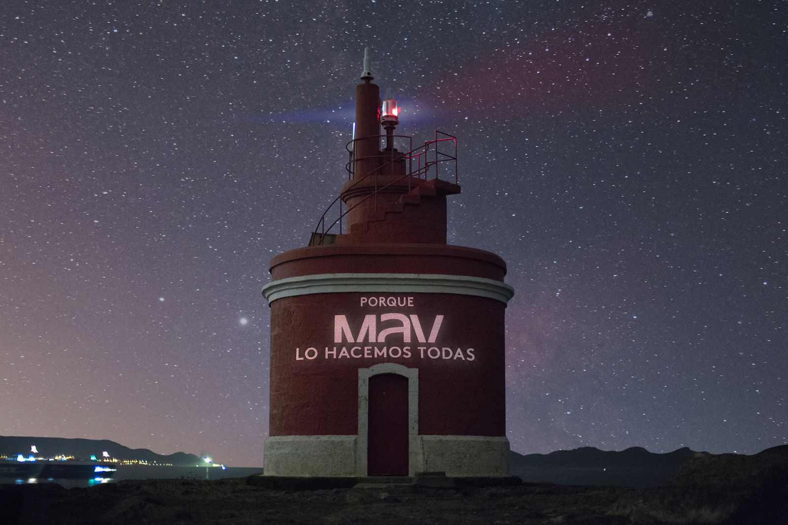 Luminarias, acción simbólica de Bego M. Santiago en la bienal MAV 2020