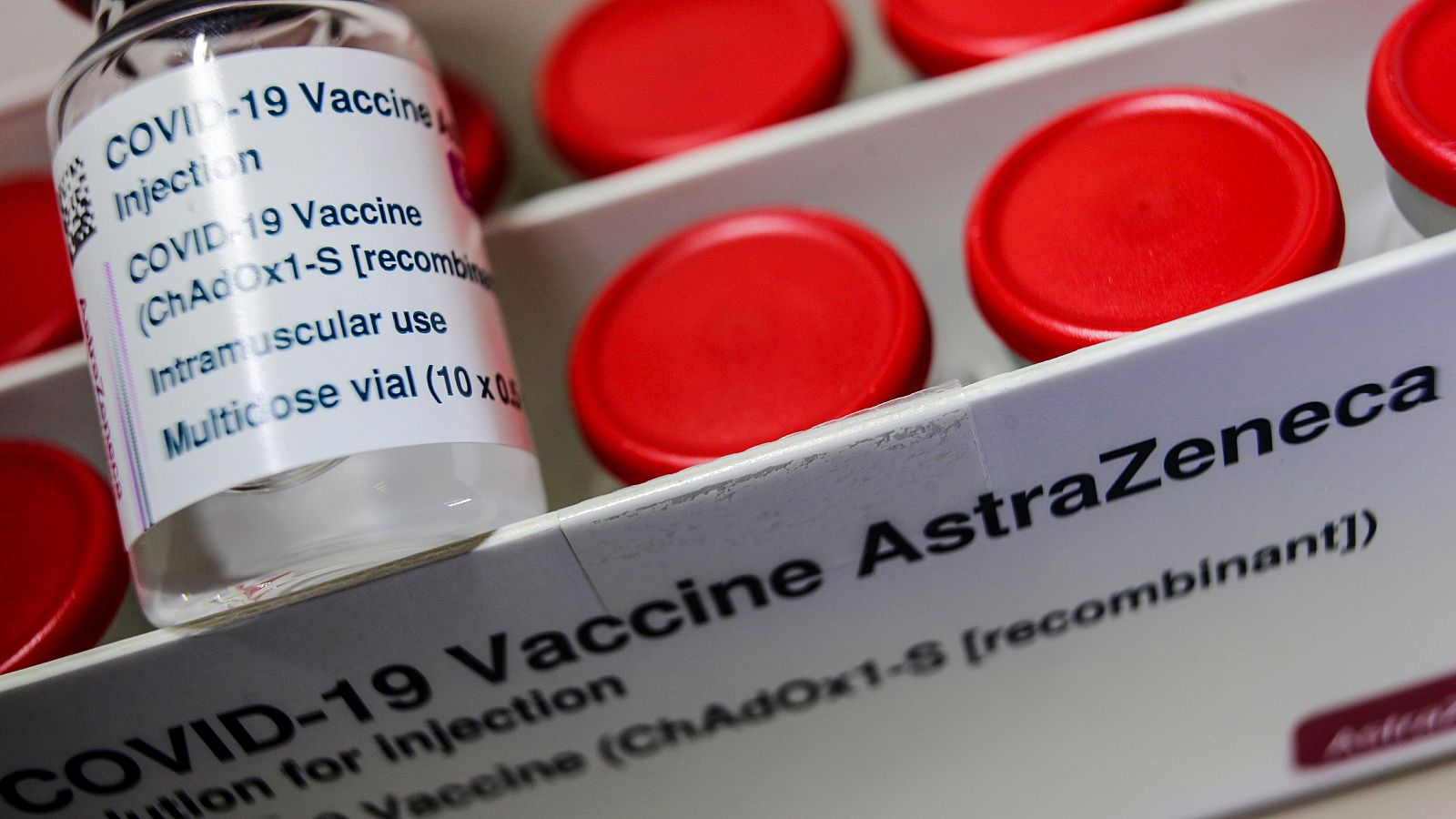 La vacuna de AstraZeneca ha sido suspendida cautelarmente en varios países europeos.