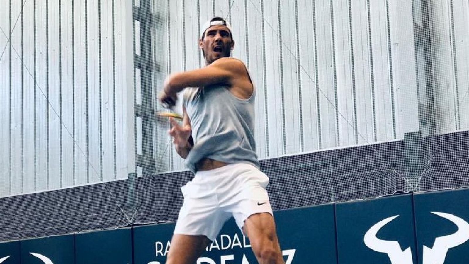 Rafa Nadal, durante un entrenamiento en su academia.