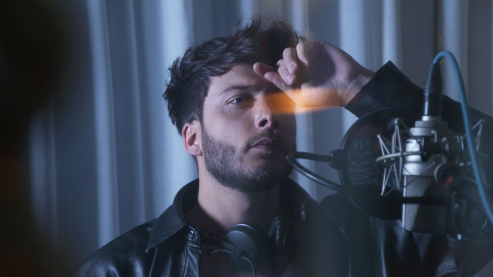 Blas Cantó en el estudio de grabación