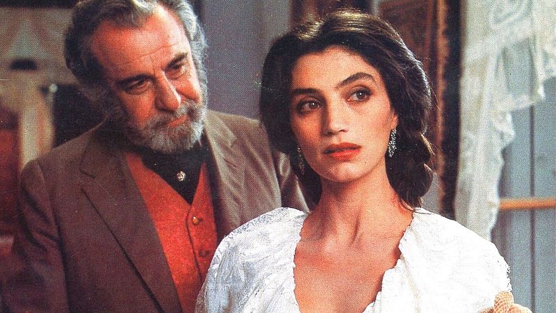 Angela Molina y Fernando Rey en 'Bearn o la casa de las muñecas' (1983)