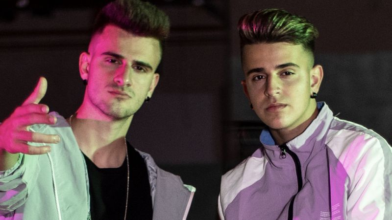 Adexe y Nau presentan "Nada Serio"