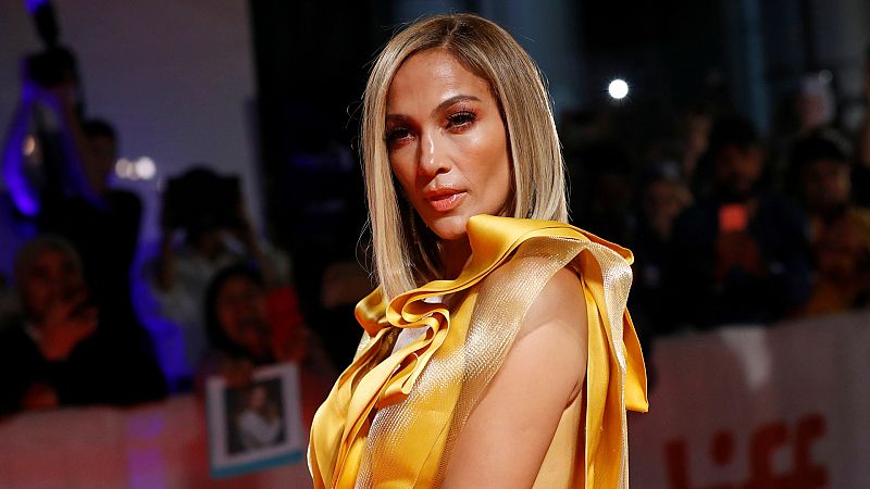 Jennifer López presume de cuerpazo de infarto con un sensual baile