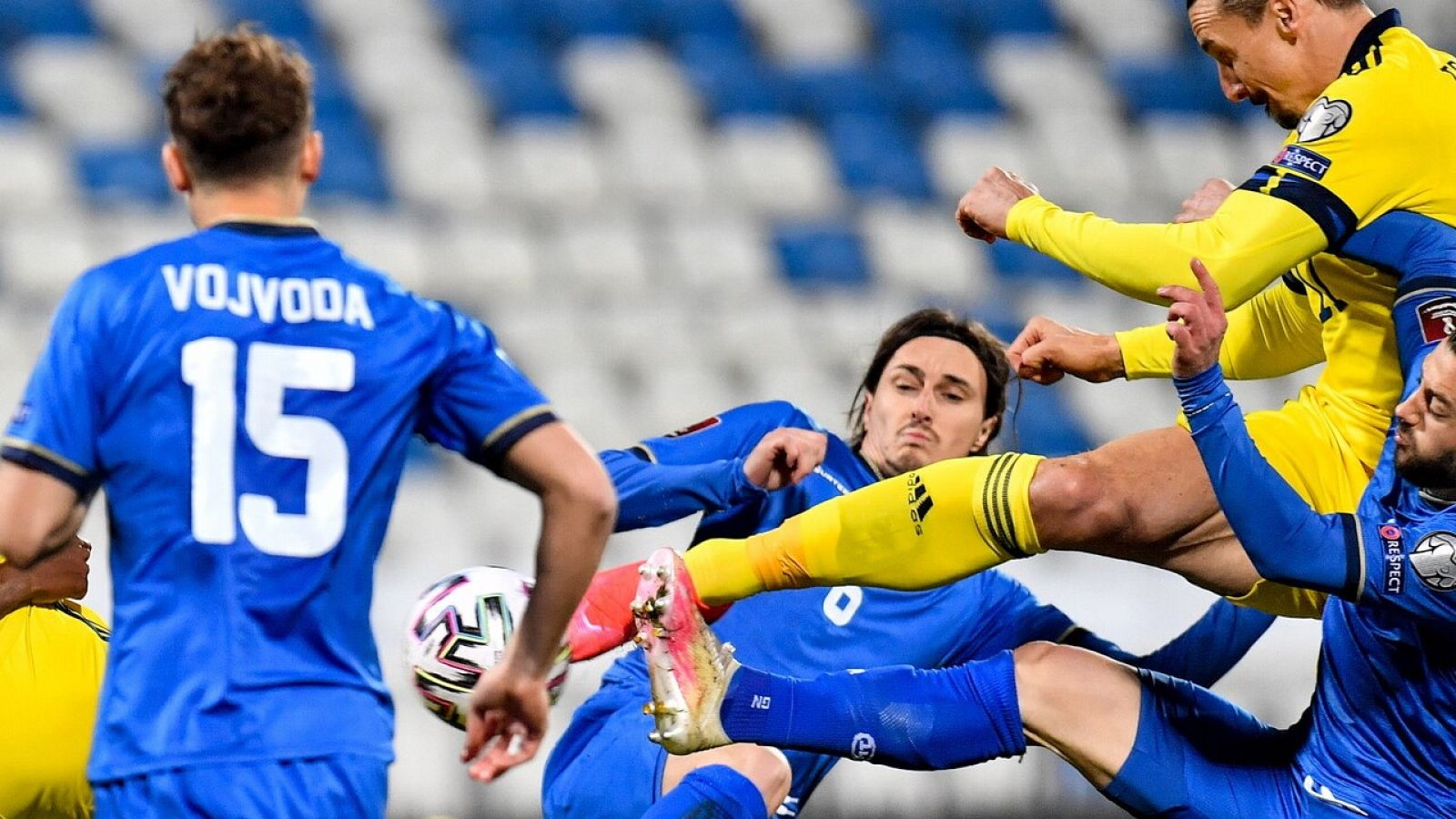 Imagen del encuentro entre la Federación de Fútbol de Kosovo y Suecia.