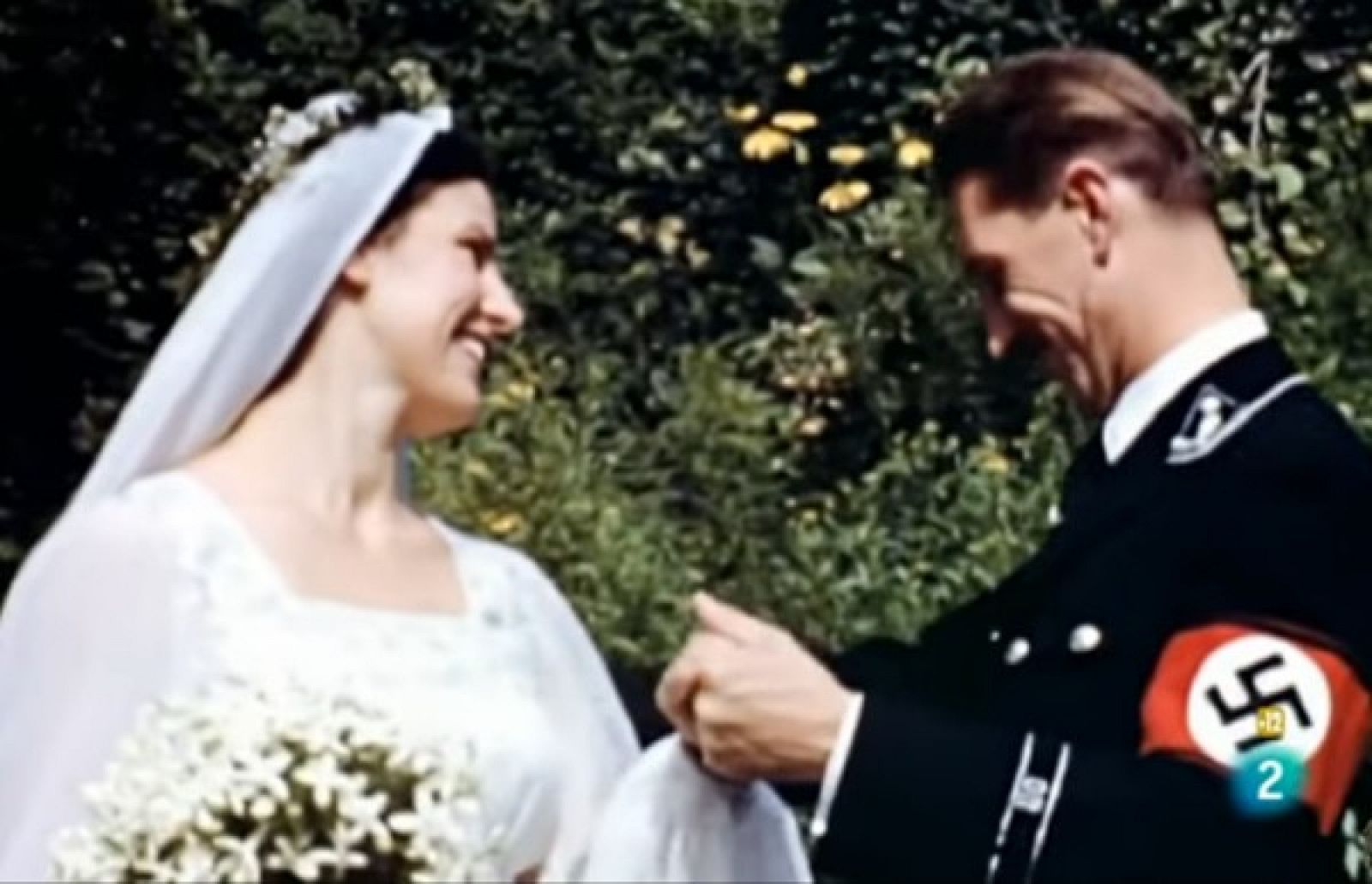 También los ritos cotidianaos estaban regulados: En las bodas, los novios juraban fidelidad al partido nazi