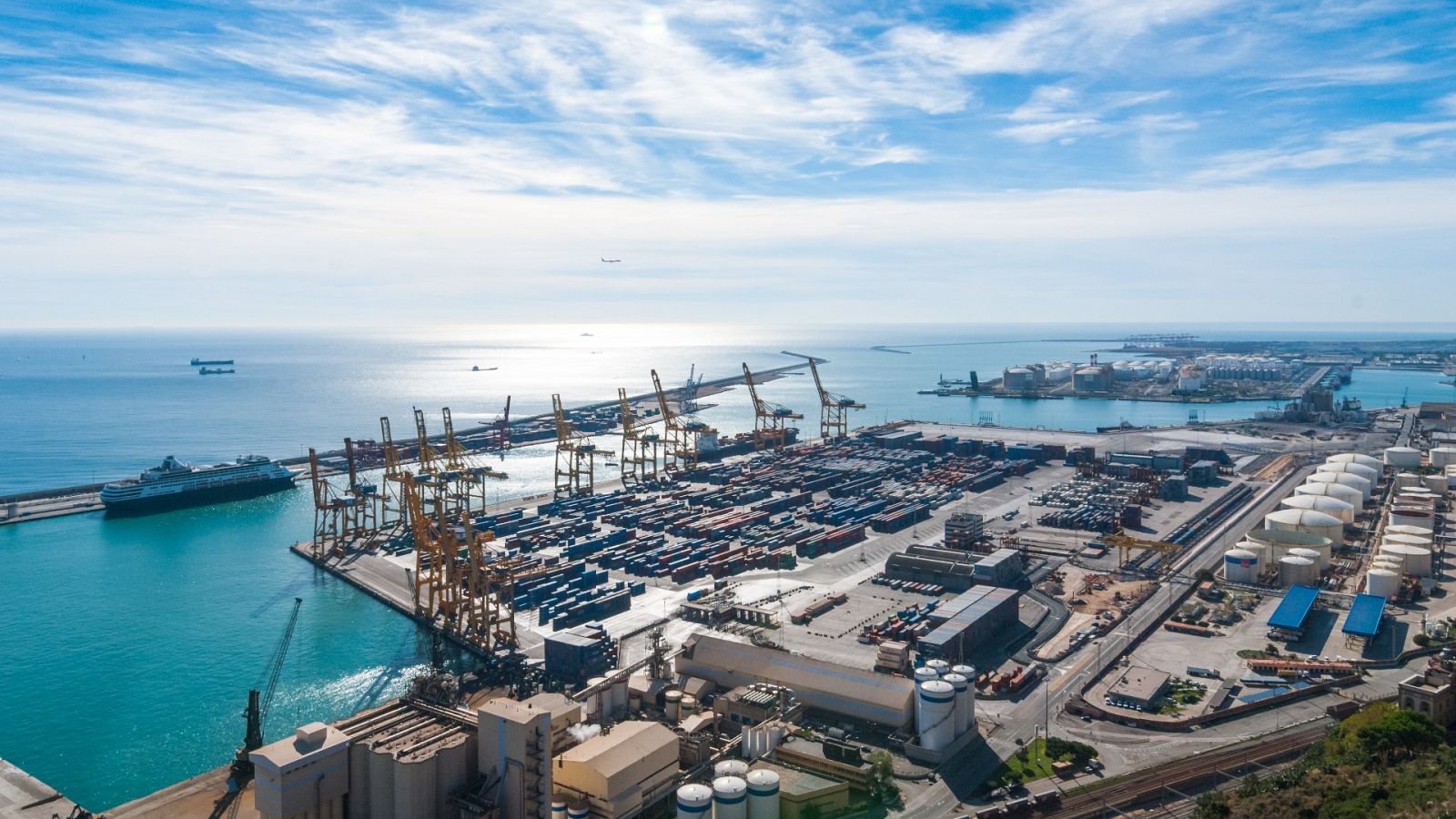 Vista aérea del puerto de Barcelona