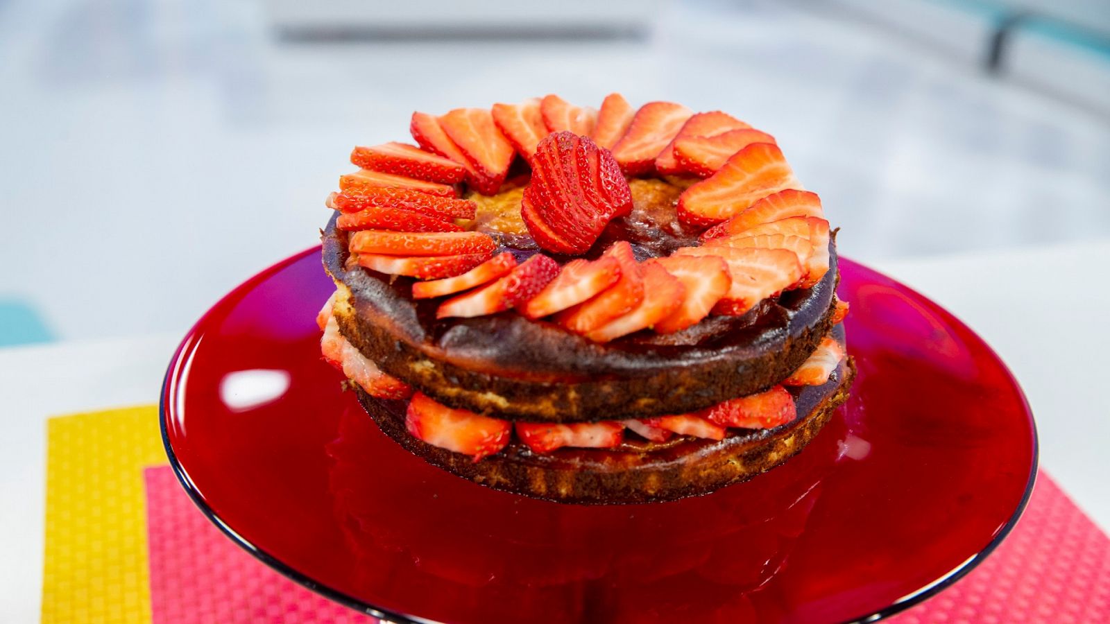 Tarta de requesón con fresas