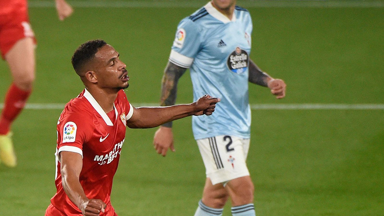 Fernando celebra un gol del Sevilla en Vigo
