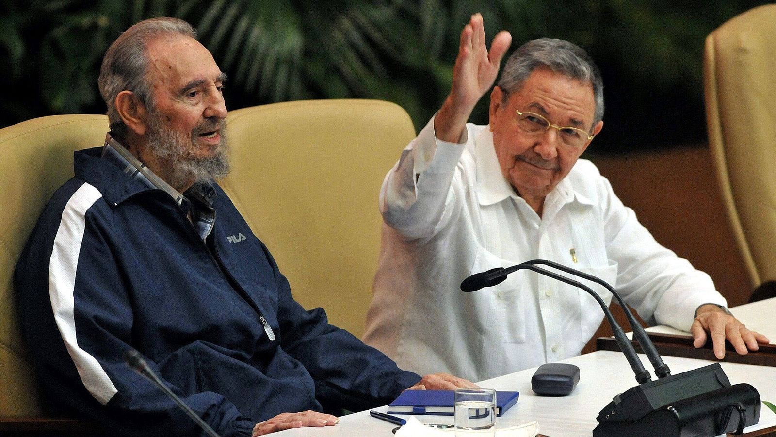  Fidel Castro y su hermano  se salvaron de, por lo menos, dos intentos de asesinato de la CIA