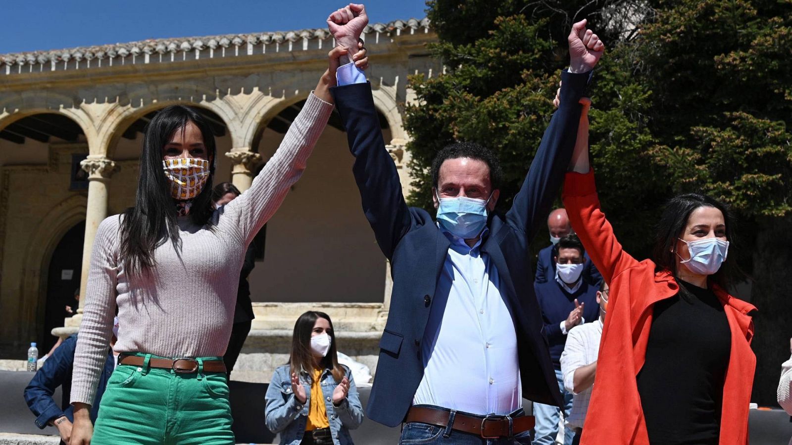 El candidato de Cs al 4M, Edmundo Bal, junto a la presidenta del partido, Inés Arrimadas, y la vicealcaldesa de Madrid, Begoña Villacís, este domingo en El Molar