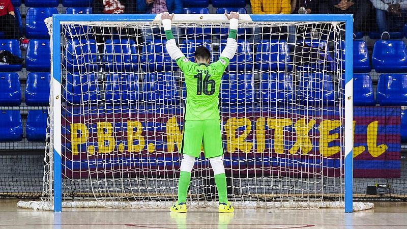  El Barça se impone al líder, el Levante